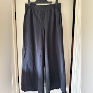 Lululemon wide legged cropped pant.